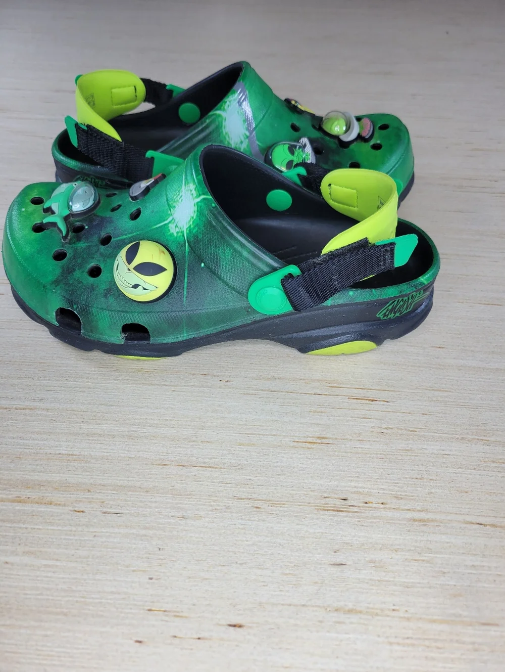 Crocs Ron English Area 54 All Terrain Clog J6 Green Cosmic Alien Graphic FLAW